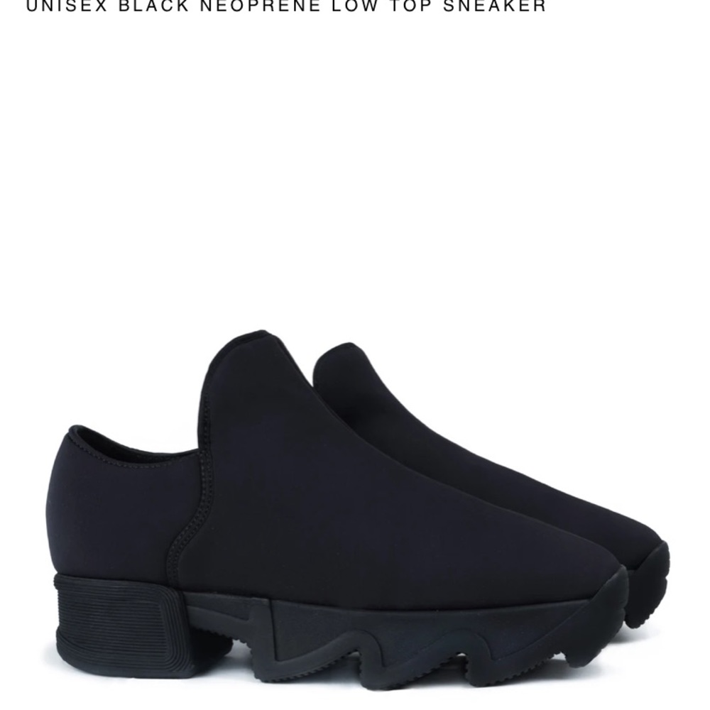 IRI black Neoprene shoes size 9 Never worn